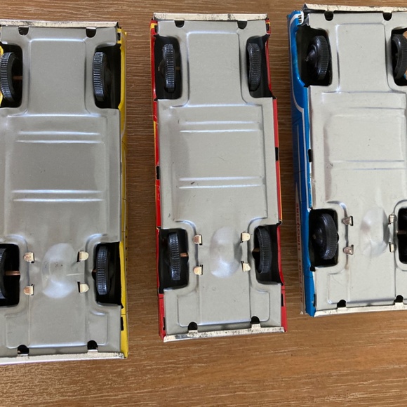 3 Vintage tin friction toy cars in their boxes - Picture 6 of 11